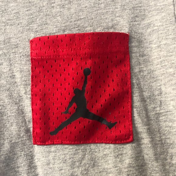 Air Jordan jumpman logo youth gray tee, red pocket, size L 12-13 years - Picture 2 of 6